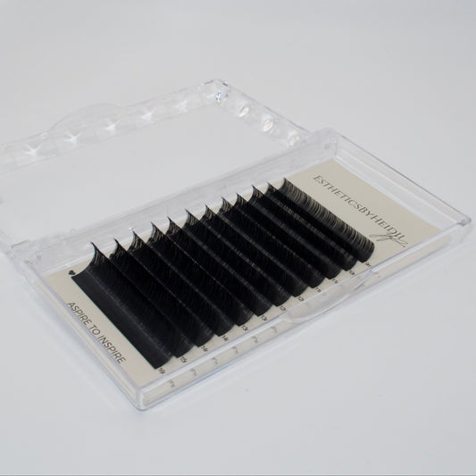 .05 Signature Lash Tray
